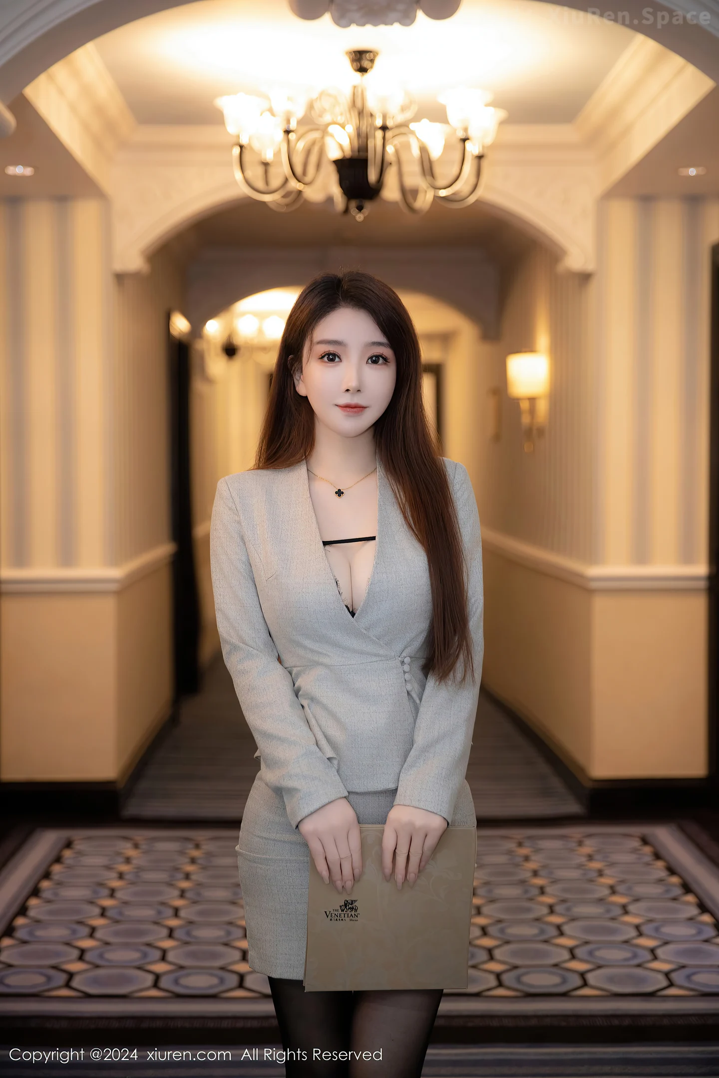 图片[2]-[XiuRen秀人网]VOL.8716 模特雨儿酱eve性感灰色OL服露黑色蕾丝内衣秀惹火身材诱惑写真83P-秀人网官方网站